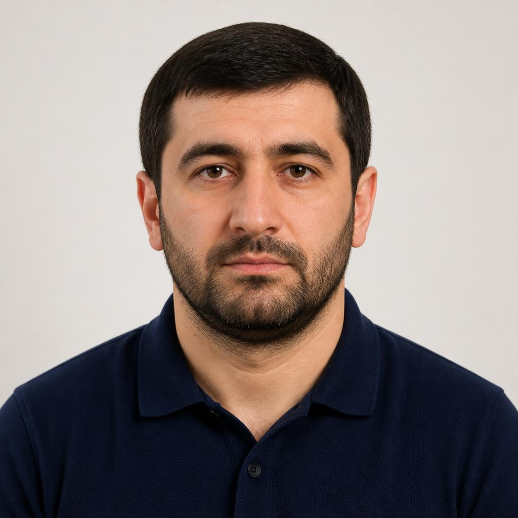Магомед Гаджиев — Бригадир отделочных работ